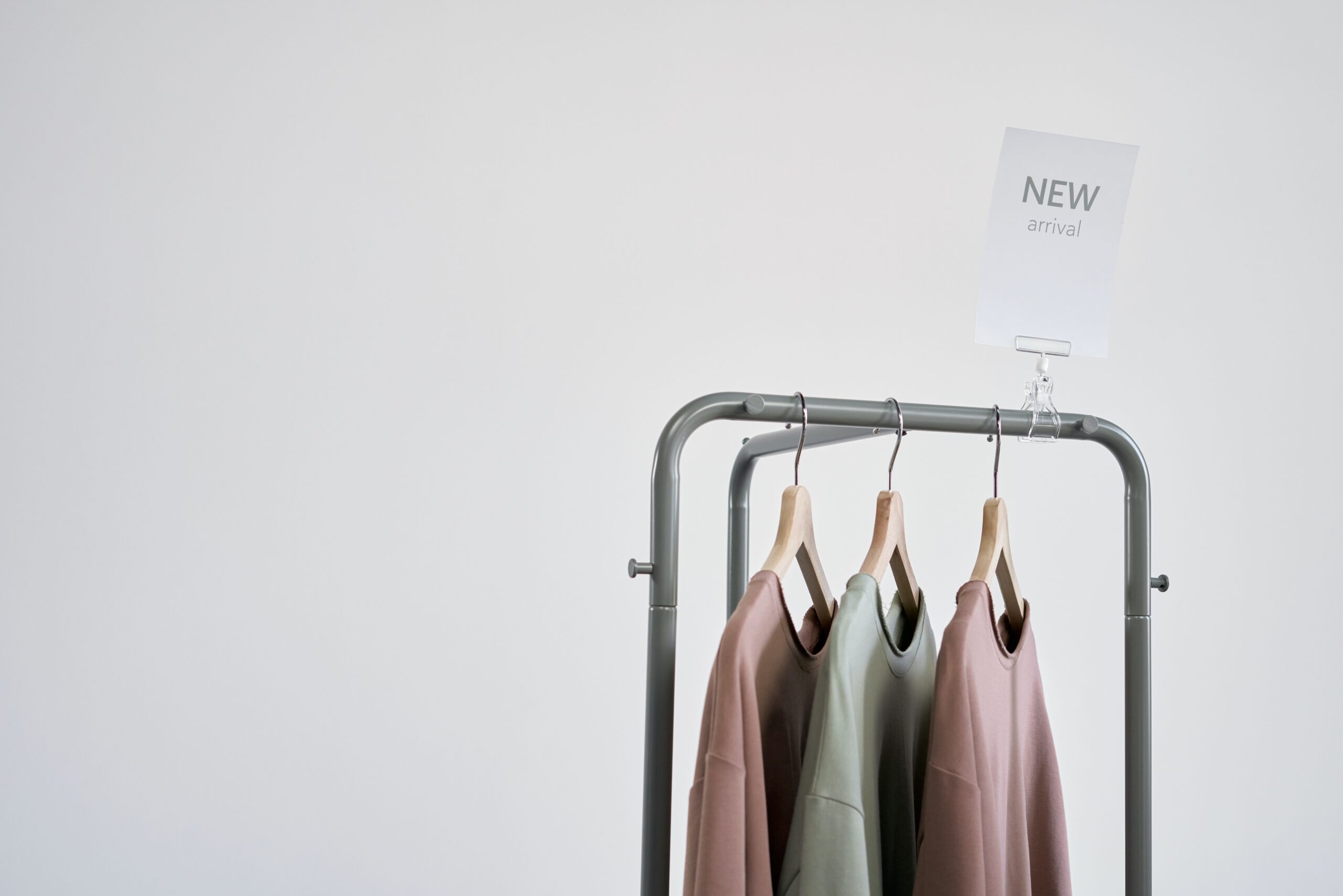 Softshell firmowy - na czym polega wyjątkowość i uniwersalność tego typu odzieży